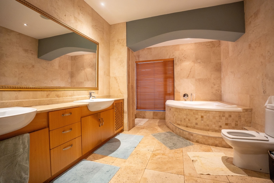 5 Bedroom Property for Sale in Nahoon Beach Eastern Cape